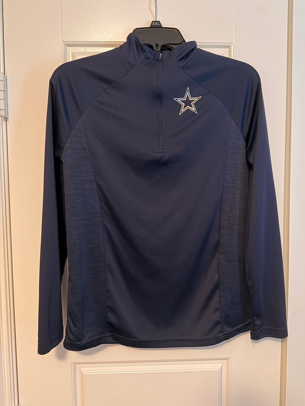 Dallas Cowboys 1/4 zip pullover. Women’s size Medium.